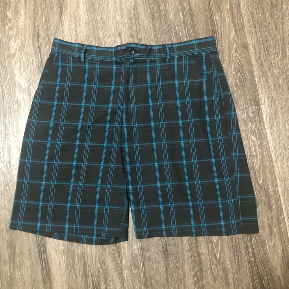 Greg Norman For Tasso Ella Men's Plaid Golf Shorts - Size 36